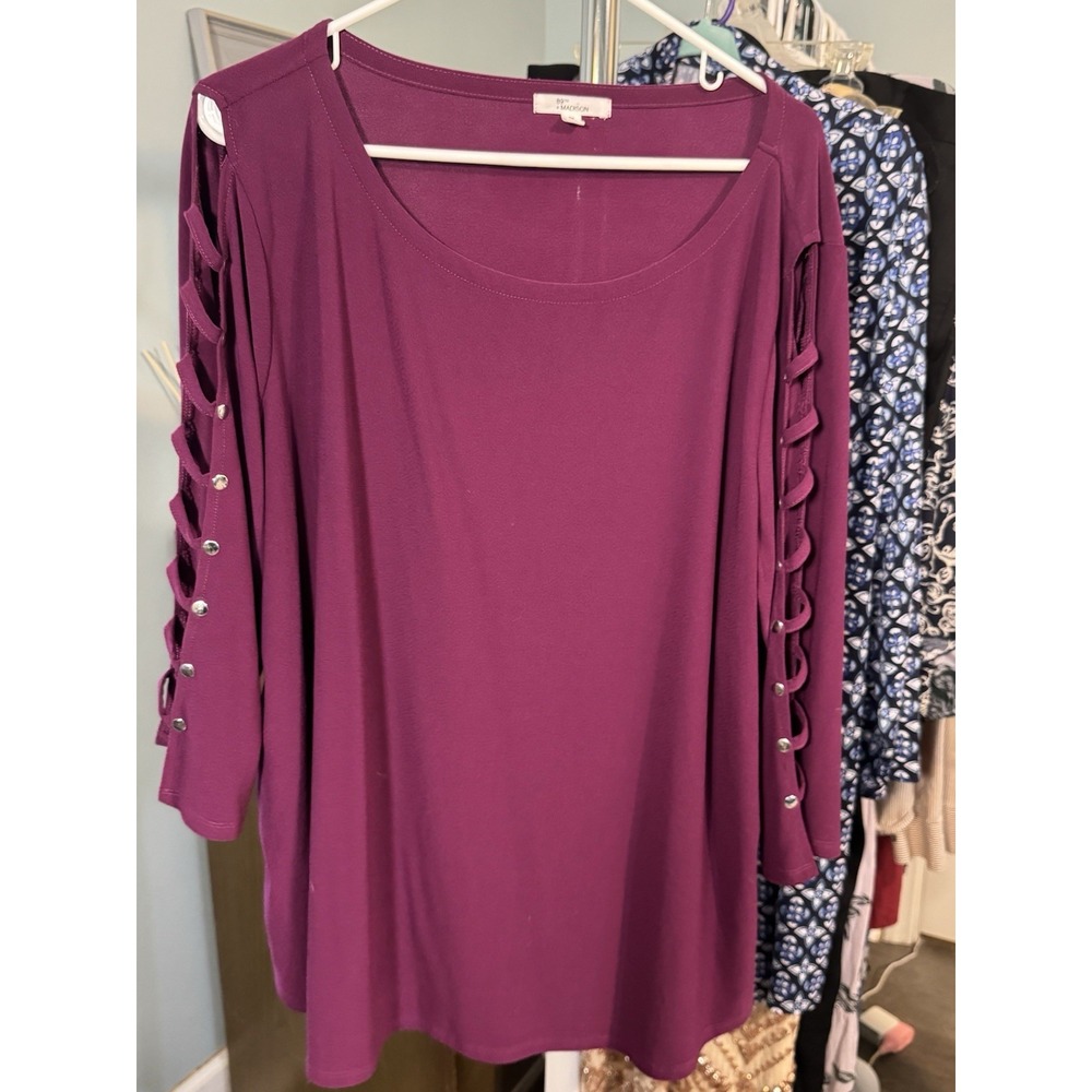 89th And Madison Maroon Long Sleeve Peak A Boo Cut Out Arms Studs Tee 3X